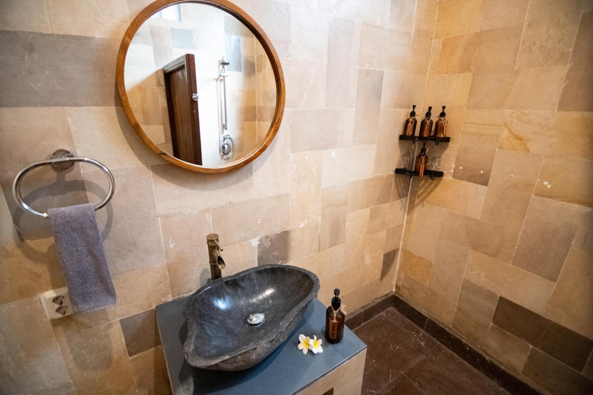 Rumah Singa - Holistic Healing Retreat Νησιά Γκίλι Εξωτερικό φωτογραφία